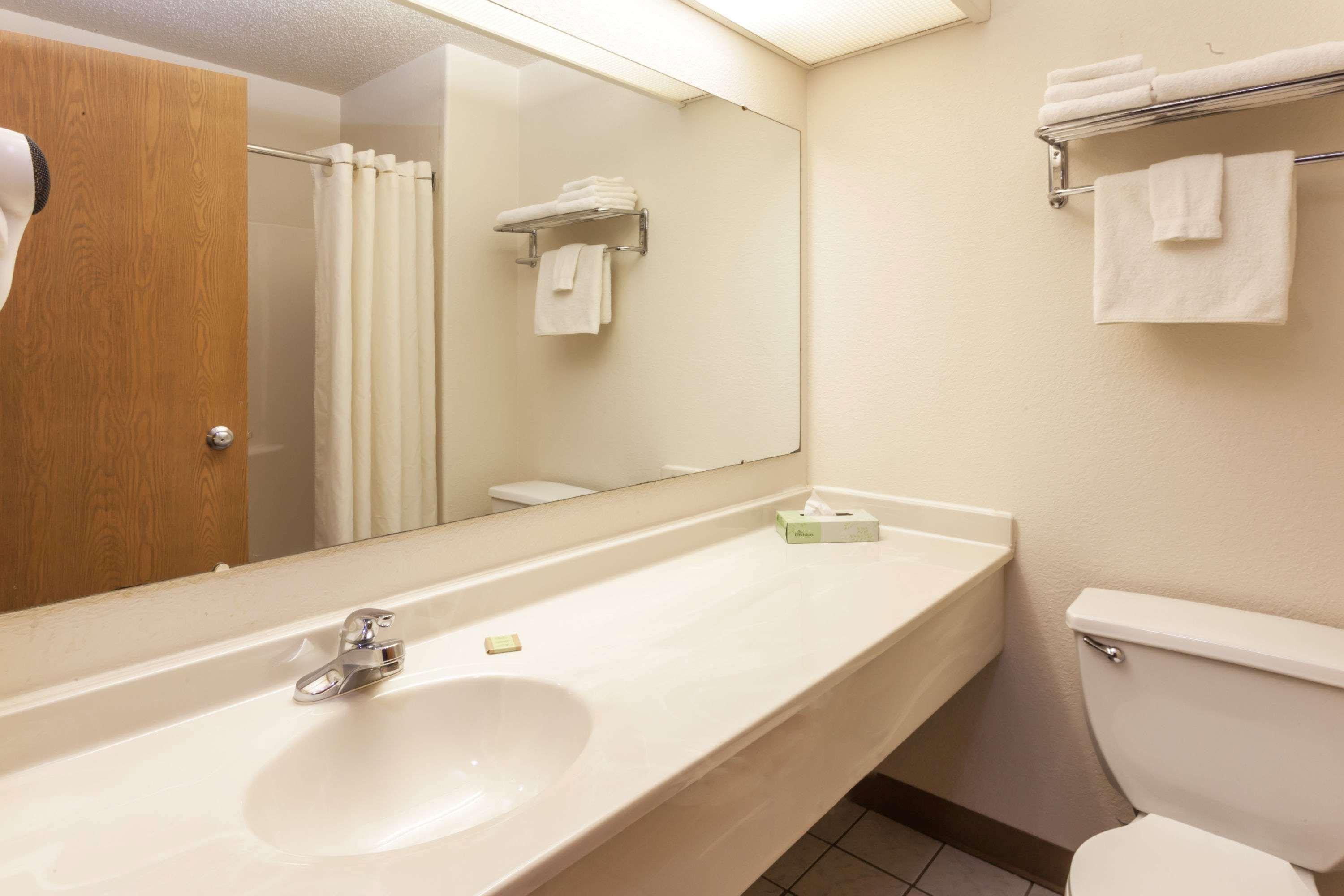 Oyo Hotel Portage I-94 מראה חיצוני תמונה