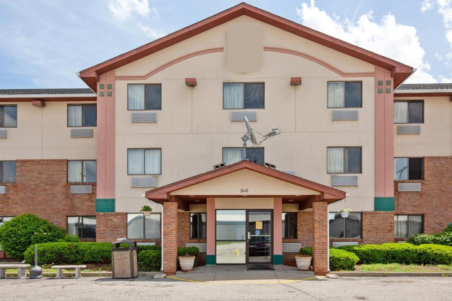 Oyo Hotel Portage I-94 מראה חיצוני תמונה