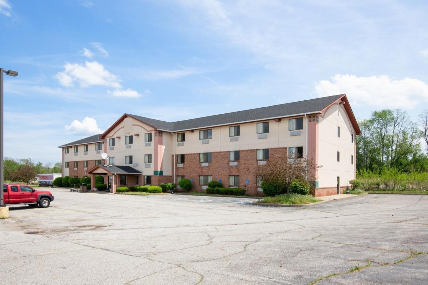 Oyo Hotel Portage I-94 מראה חיצוני תמונה
