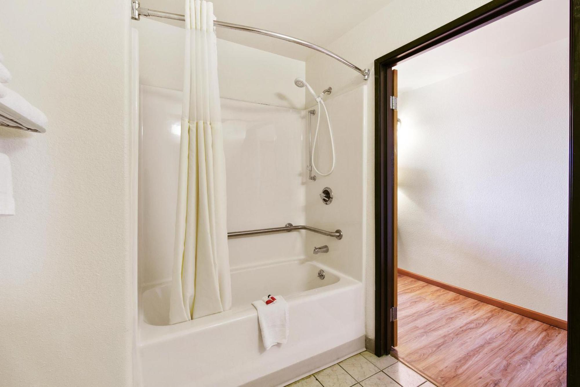Oyo Hotel Portage I-94 מראה חיצוני תמונה