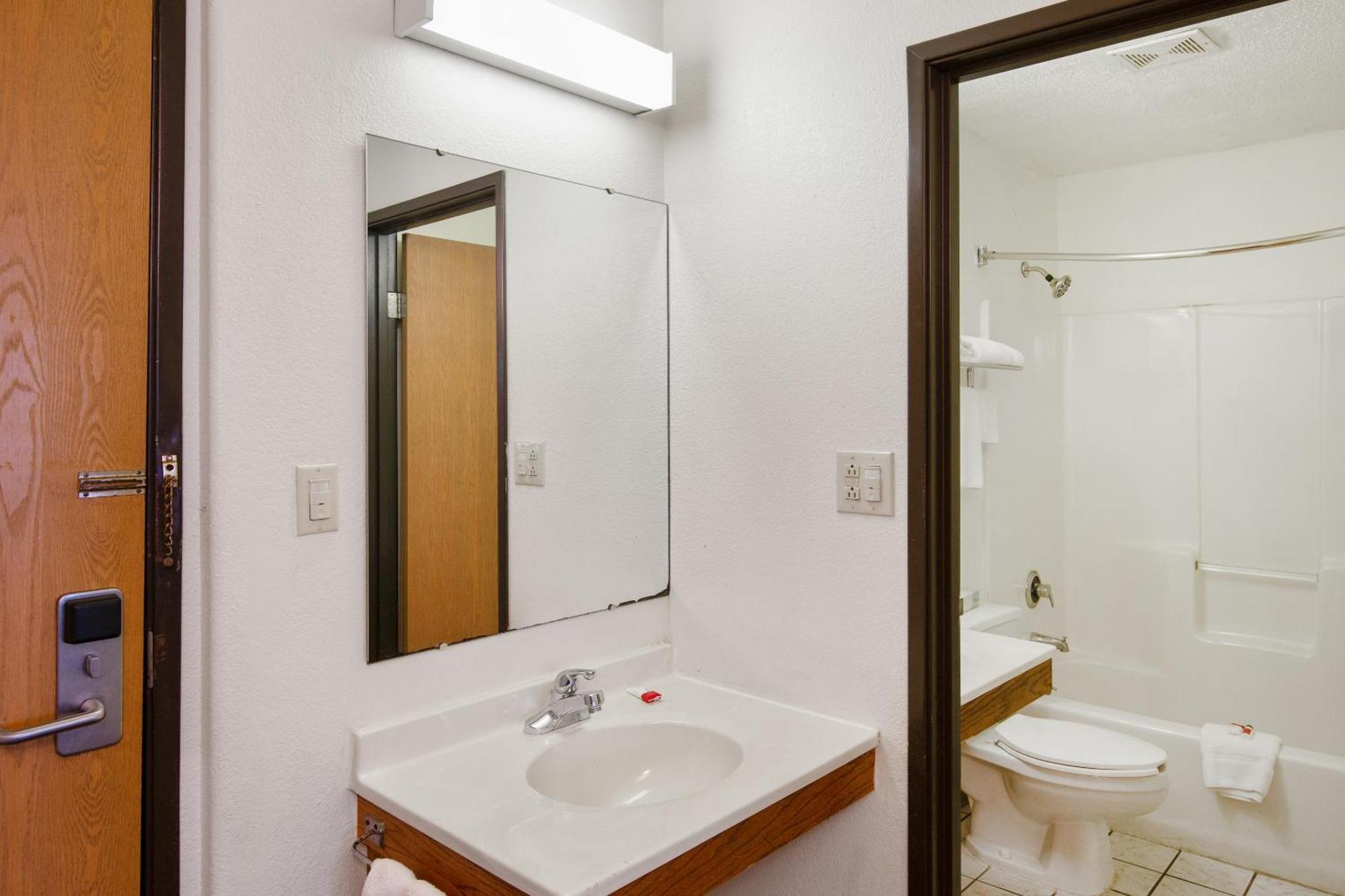 Oyo Hotel Portage I-94 מראה חיצוני תמונה