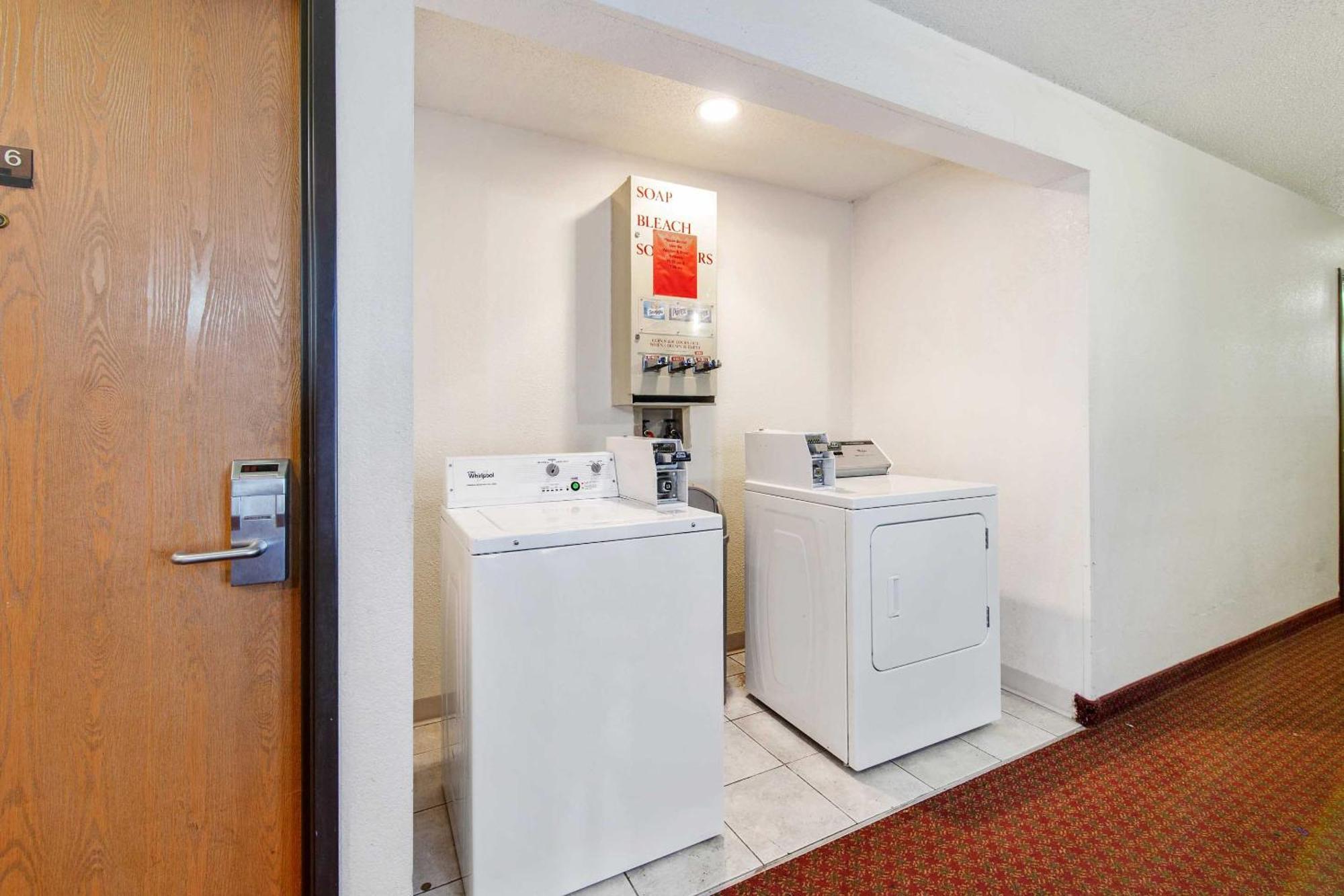 Oyo Hotel Portage I-94 מראה חיצוני תמונה