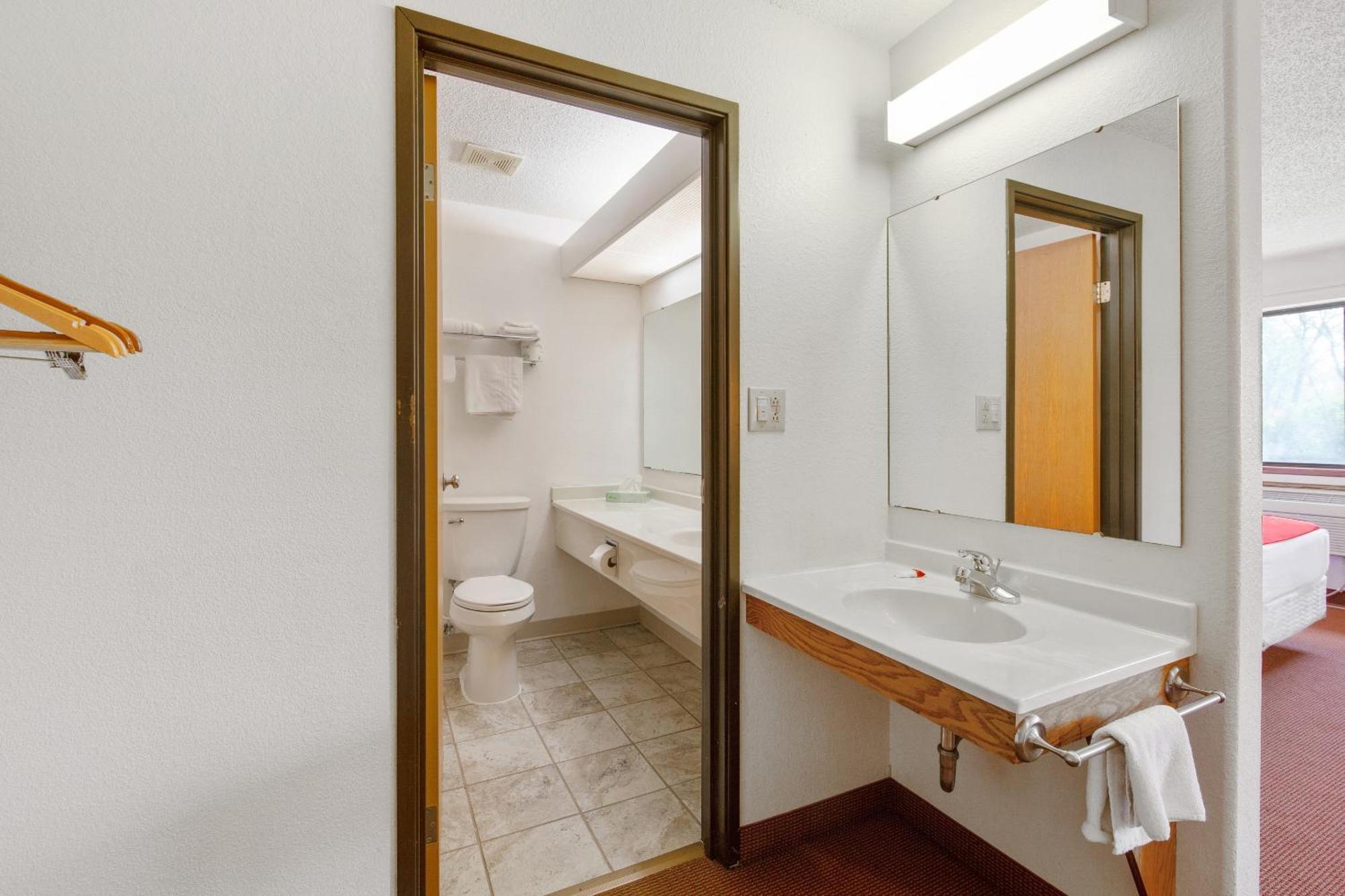 Oyo Hotel Portage I-94 מראה חיצוני תמונה